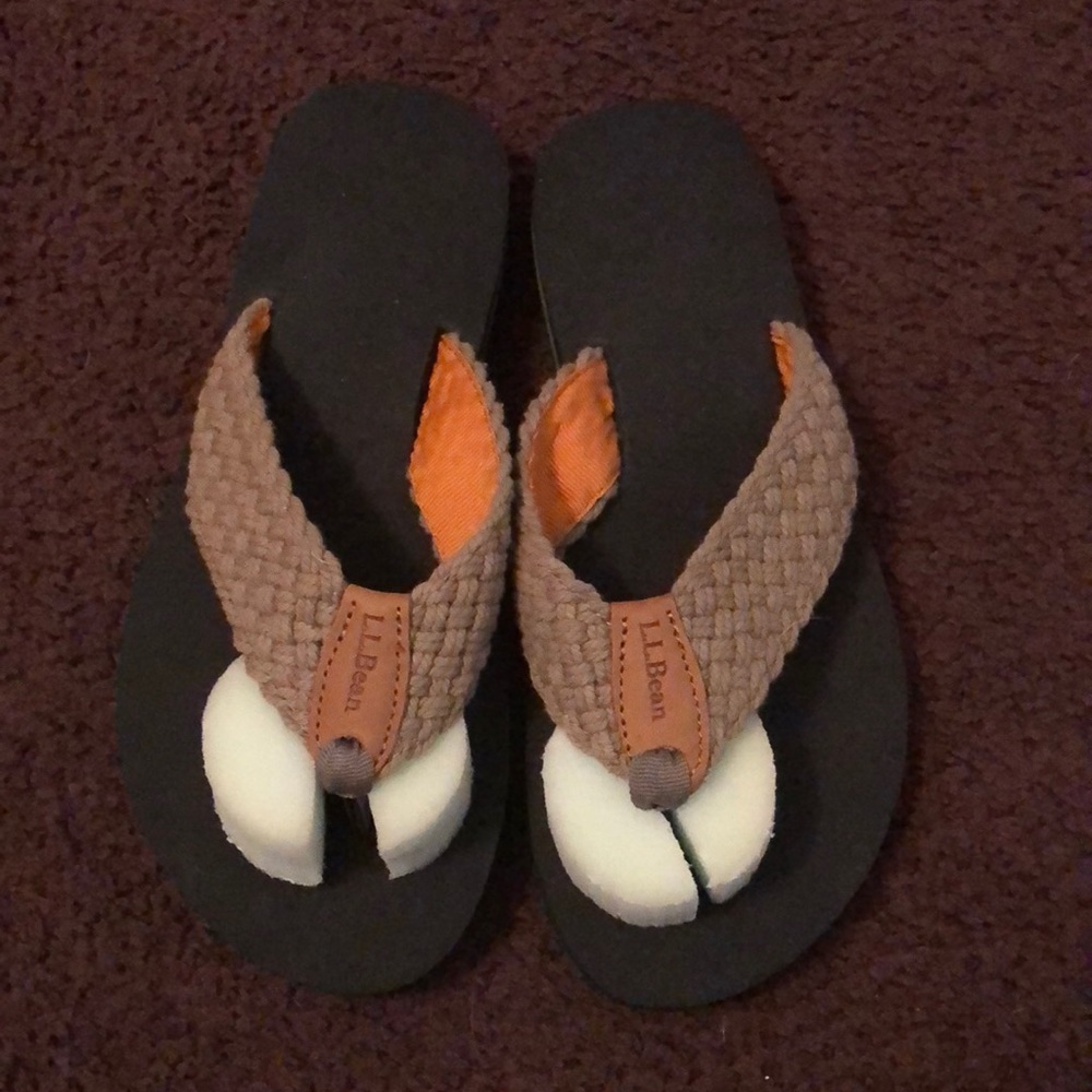LL bean flip flops size 6